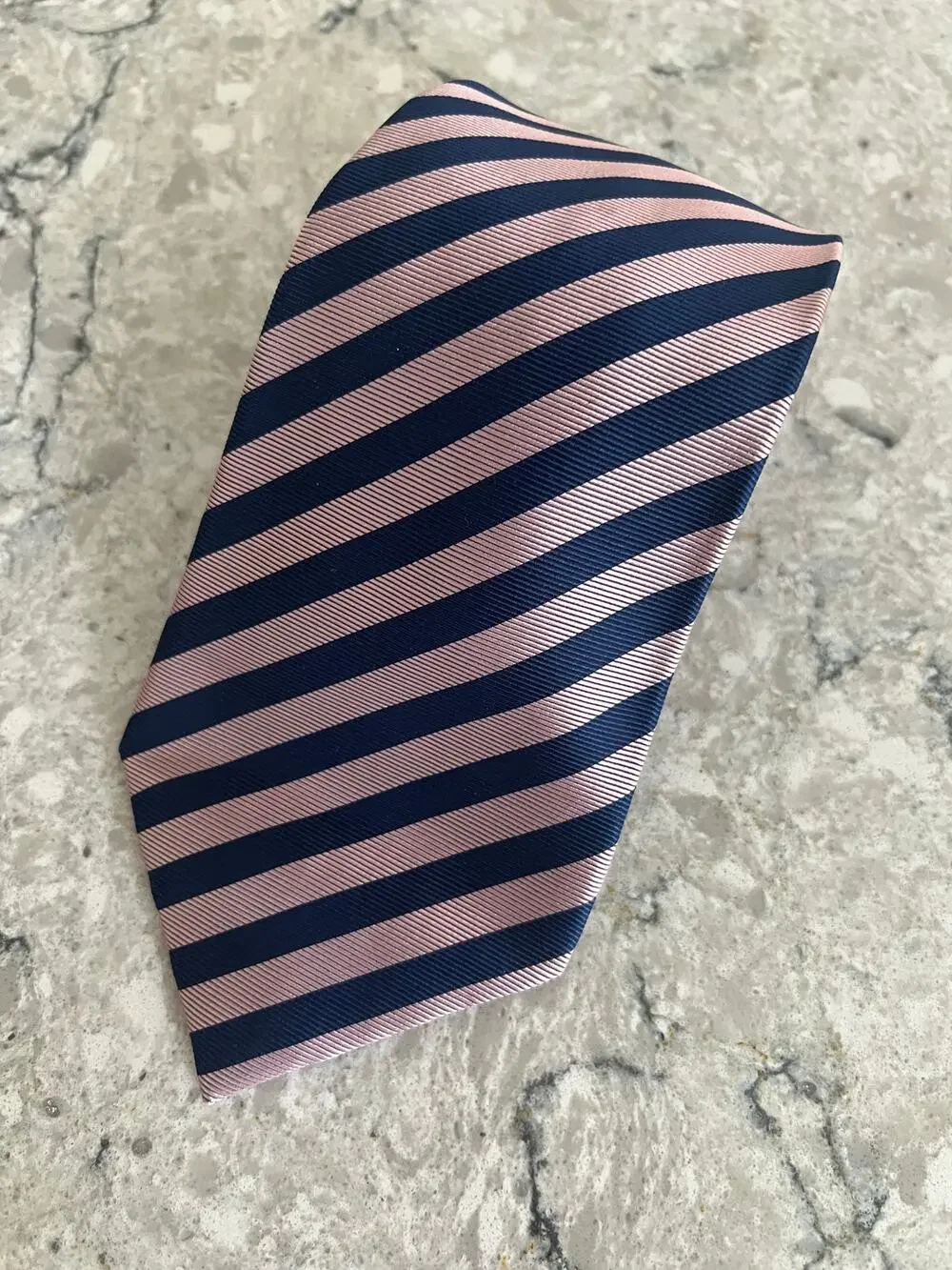 Van Heusen 100% Silk Men's Neck Tie Pink w Navy Blue Stripes JL